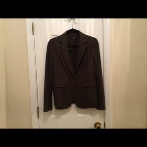 Gently used rag & bone classic blazer. Definitely your new go to jacket